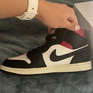 Woman’s Air Jordan Mid